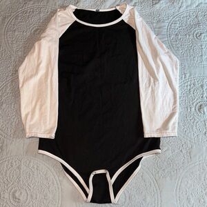 iEFiEL three-quarter sleeve black-and-white tee bodysuit M